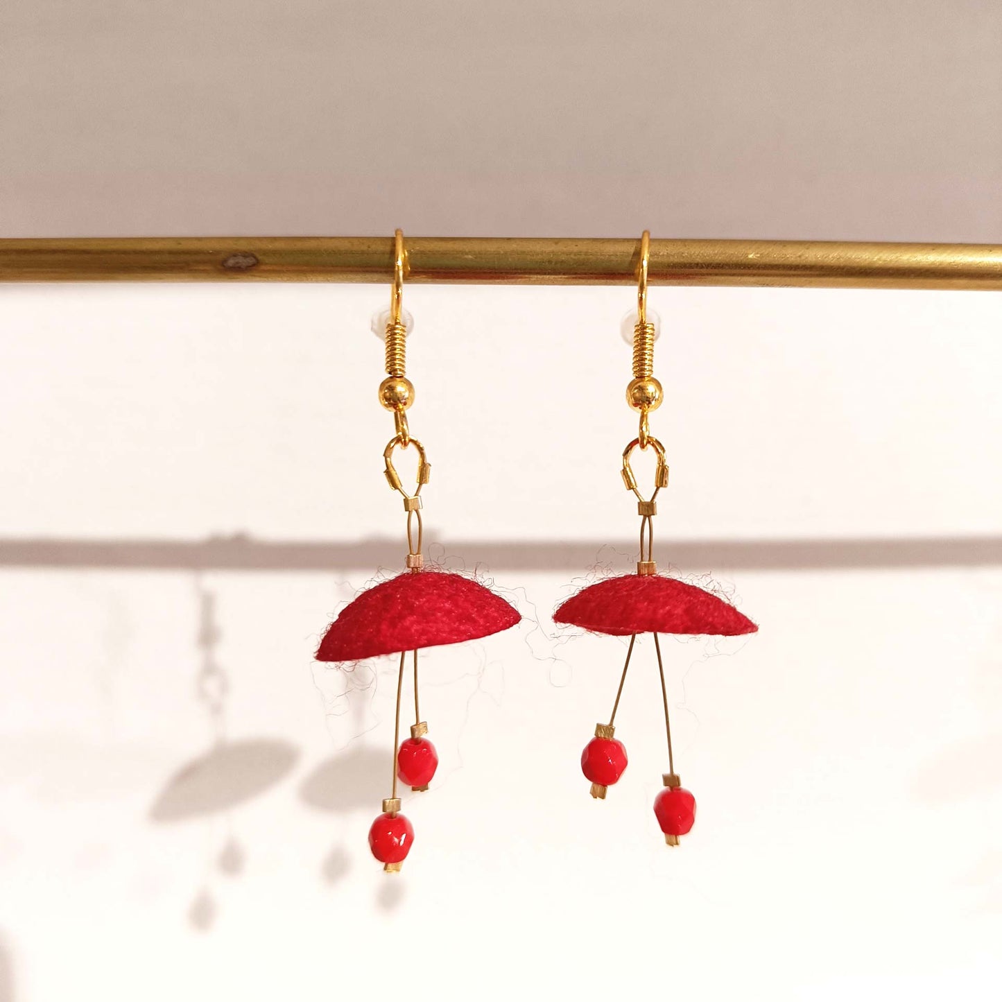 Boucles d'oreilles 1 cocon de soie ROUGE