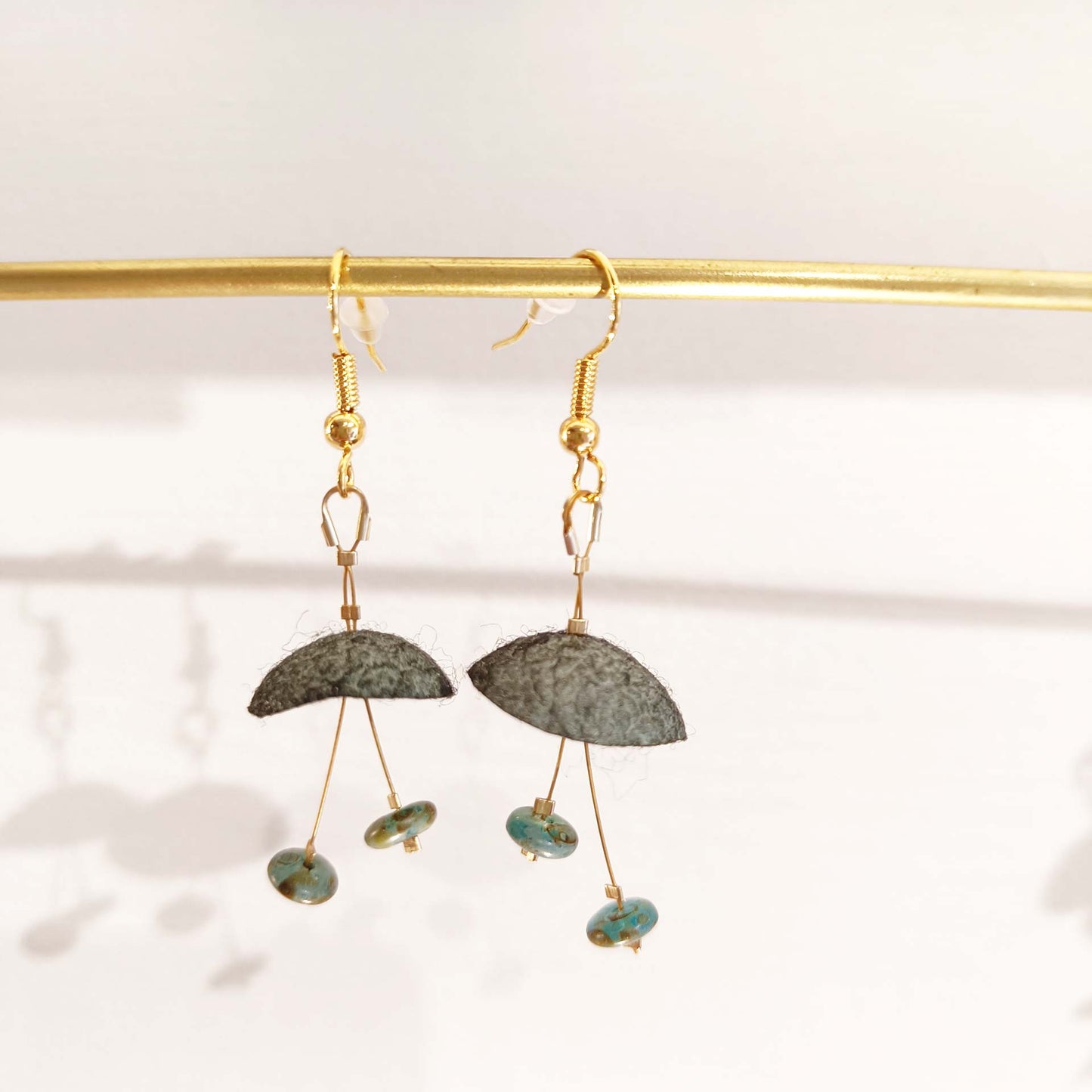 Boucles d'oreilles 1 cocon de soie KAKI