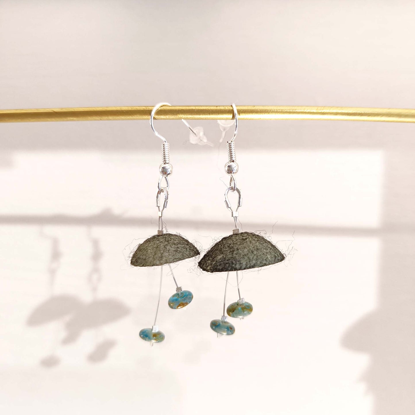 Boucles d'oreilles 1 cocon de soie KAKI