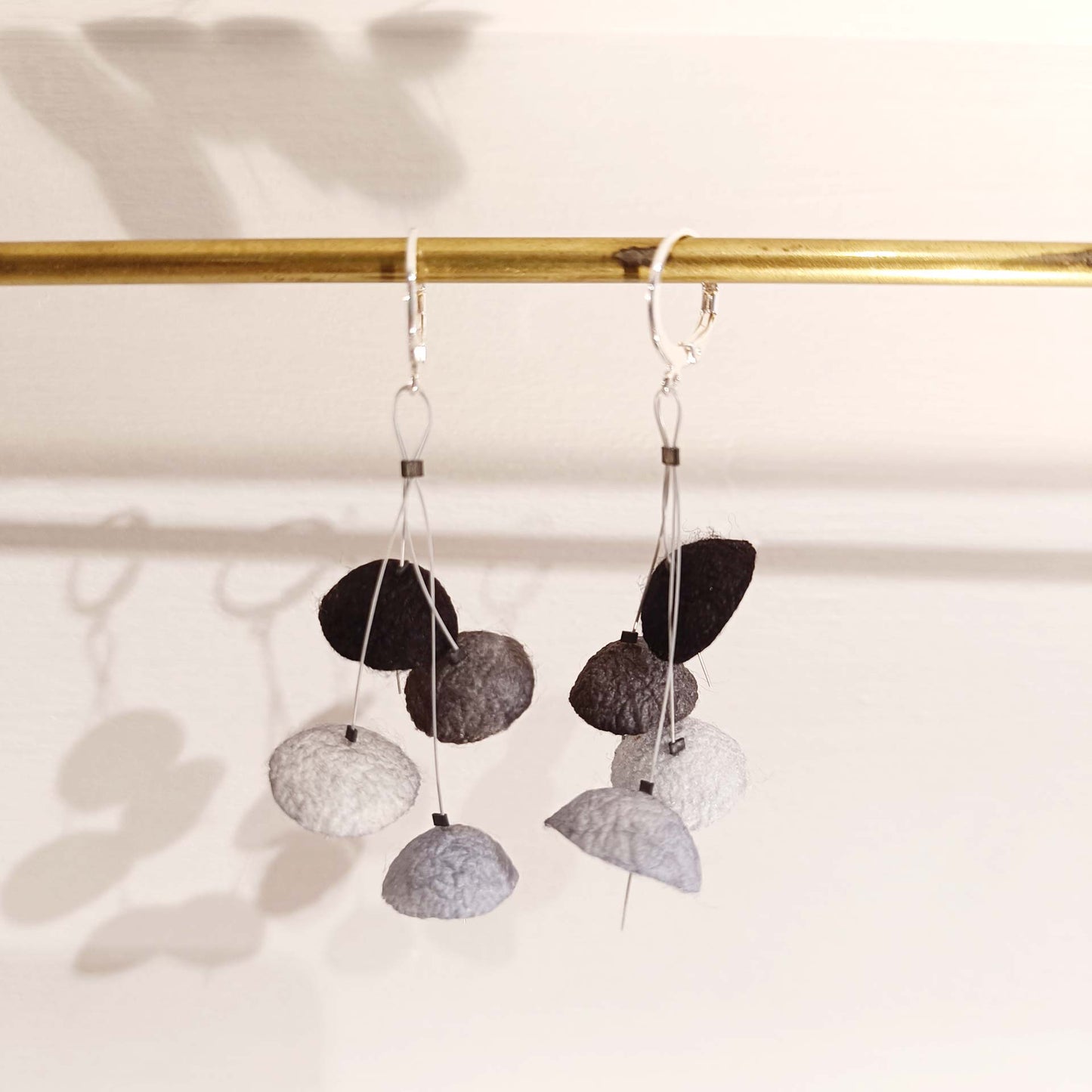 Boucles d'oreilles 4 cocons de soie NOIR