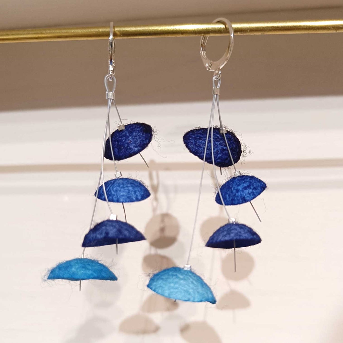 Boucles d'oreilles 4 cocons de soie BLEU